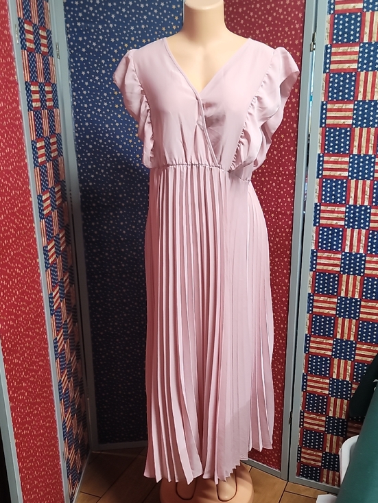 SHEIN Dresses & Skirts - SHEIN Blush Pink Pleated V-Neck Maxi Dress